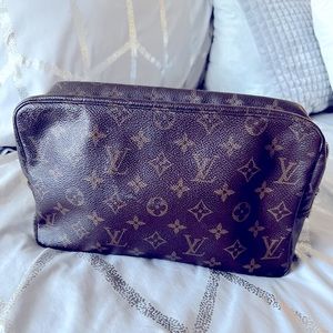 Louis Vuitton Monogram Toilette Trousse 28 Cosmetics Bag